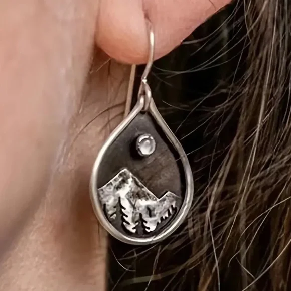 Mountain and moon silver earrings - Picture 4 of 6